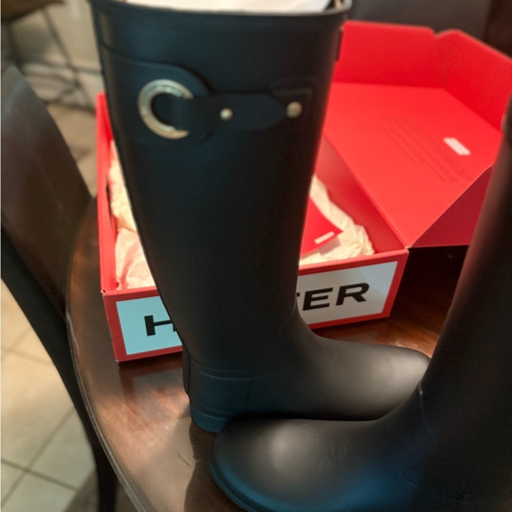 Hunter Classic Black Boots - Picture 5 of 10